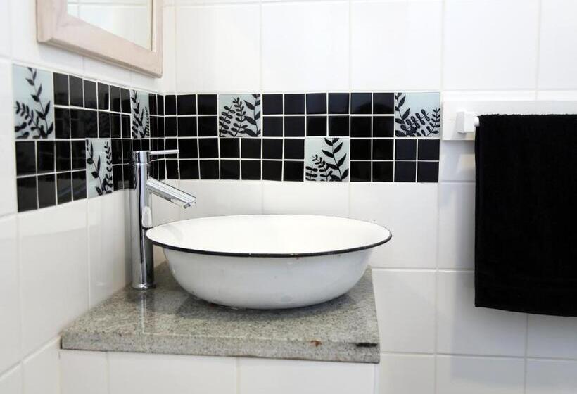 Кровать в Общей Комнате, Mr Pell S House Self Catering Accommodation