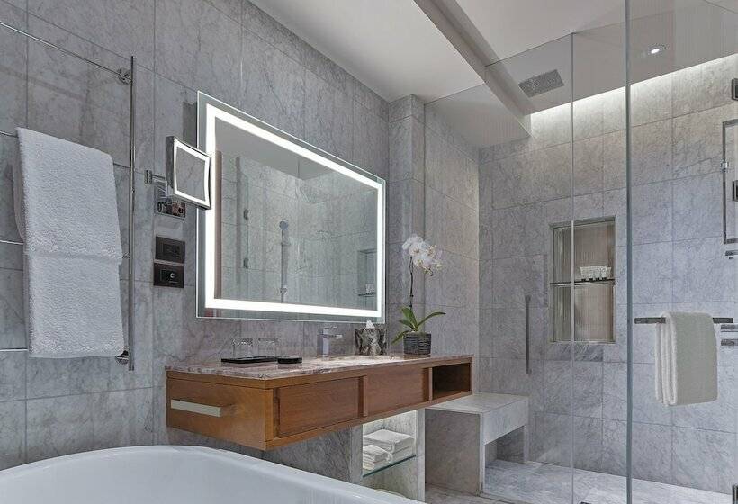 Номер Клуб, Grand Hyatt Manila