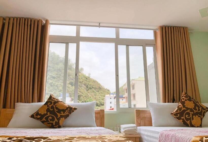 اتاق استاندارد با چشم‌انداز کوهستان, Green Mountain Hostel