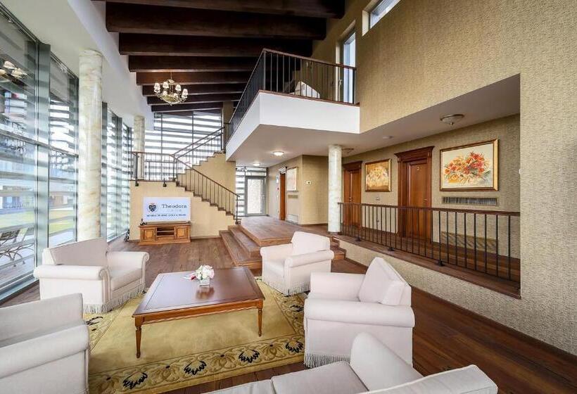 Номер Deluxe Кровать Кинг, Theodora Golf Club