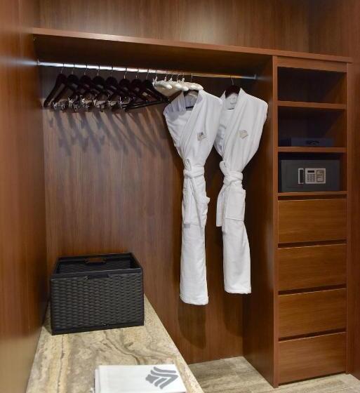 سوئیت کلاب, Wyndham Grand Manama