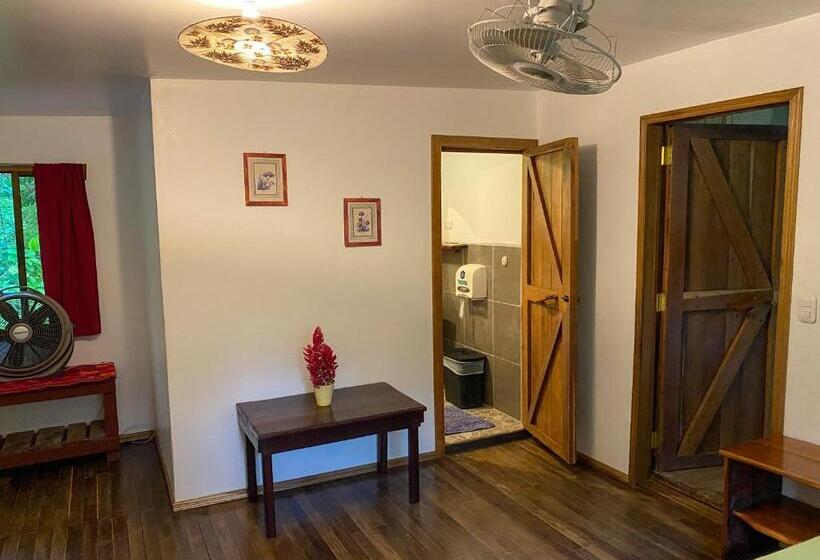 Номер Стандарт с Балконом, La Ruka Hostel