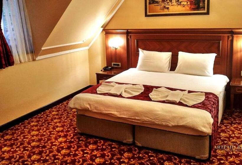 Королевский Люкс, Artemis Resort Wellness