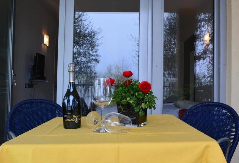 스탠다드 스튜디오, Villa Treccani Apartments