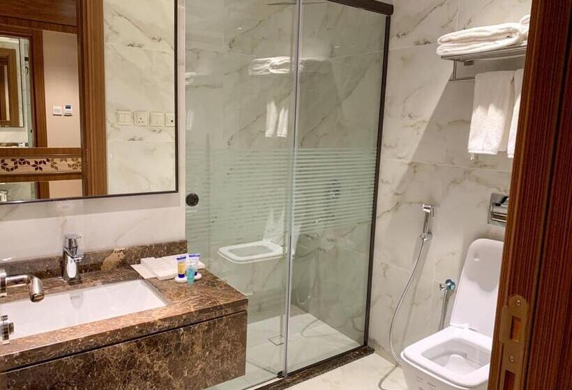 Номер Стандарт Трехместный, Midan Hotel & Suites Al Aziziya