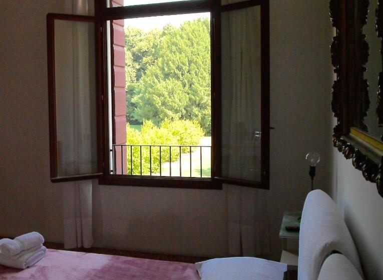سوئیت جونیور با چشم‌انداز باغ, B&b Giardino Jappelli