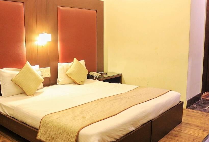 Quarto Deluxe, Haris Mg Road Gurugram