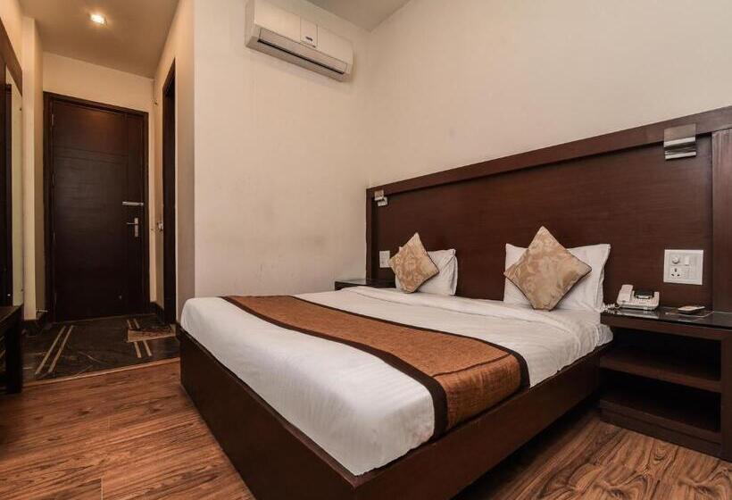 Quarto Deluxe, Haris Mg Road Gurugram