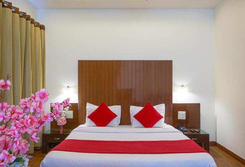 Quarto Deluxe, Haris Mg Road Gurugram