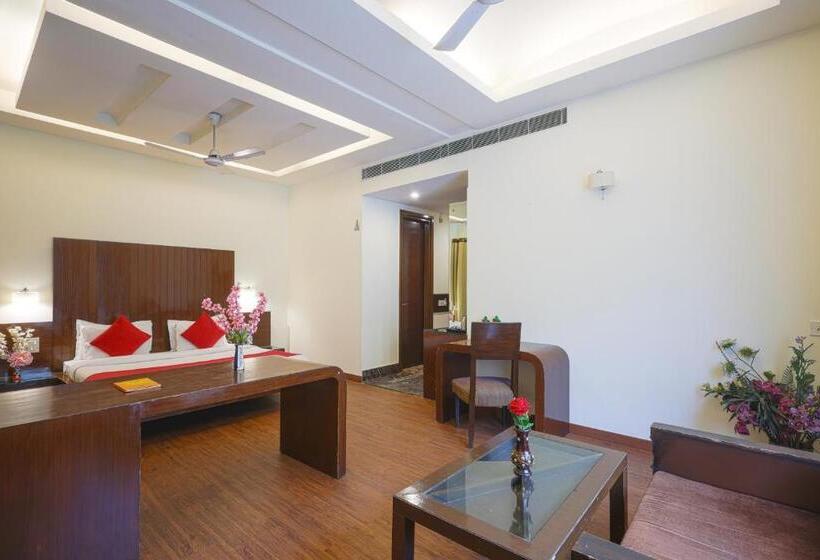Quarto Quádruplo Deluxe, Haris Mg Road Gurugram