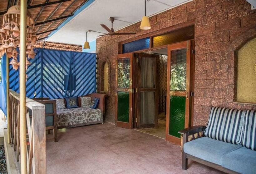 Люкс Deluxe Кровать Кинг, Papa Jolly Eco Resort Near Morjim Beach