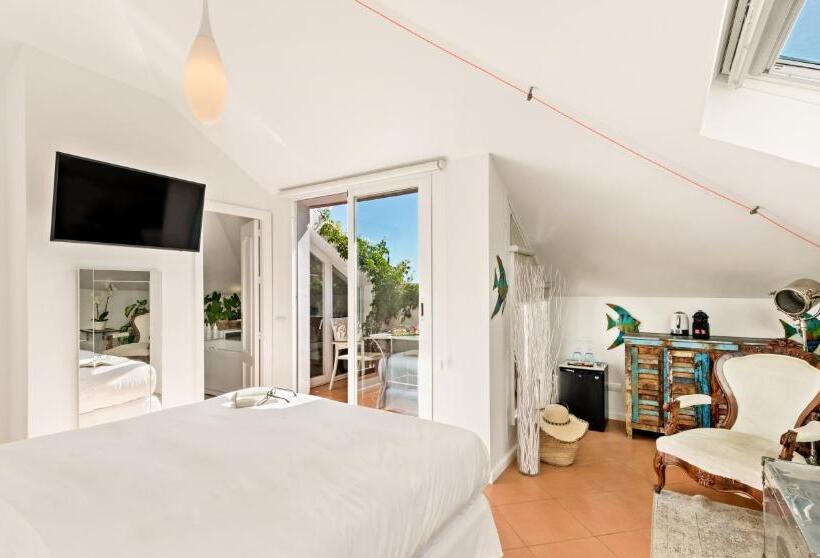Номер Deluxe с Балконом, Molo Luxury Suites Puerto Banus
