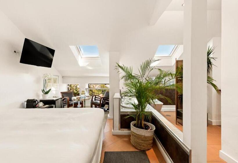 Номер Стандарт с Гидромассажем, Molo Luxury Suites Puerto Banus