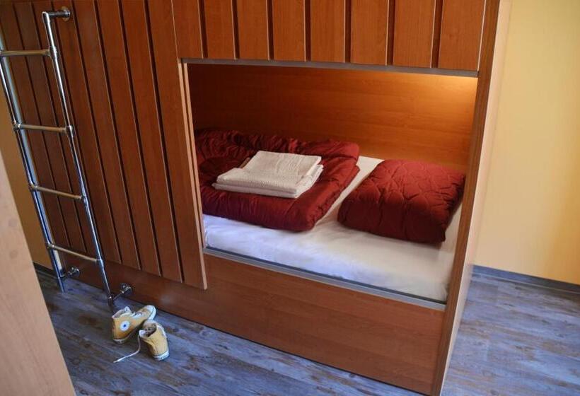 스탠다드 트리픔 룸 공동욕실, Do Step Inn Central   Self Service Hostel