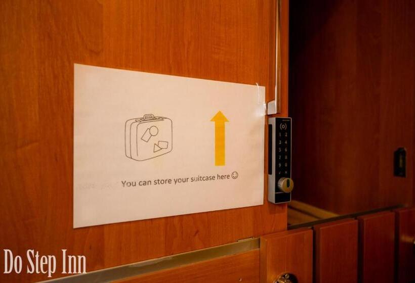 스탠다드 트리픔 룸 공동욕실, Do Step Inn Central   Self Service Hostel