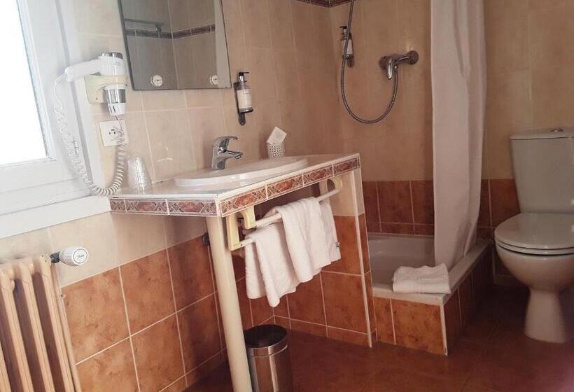 Номер Стандарт Трехместный, Hôtel Evian Express   Terminus