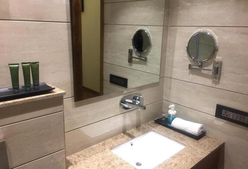 Номер Deluxe, Midtown Grand