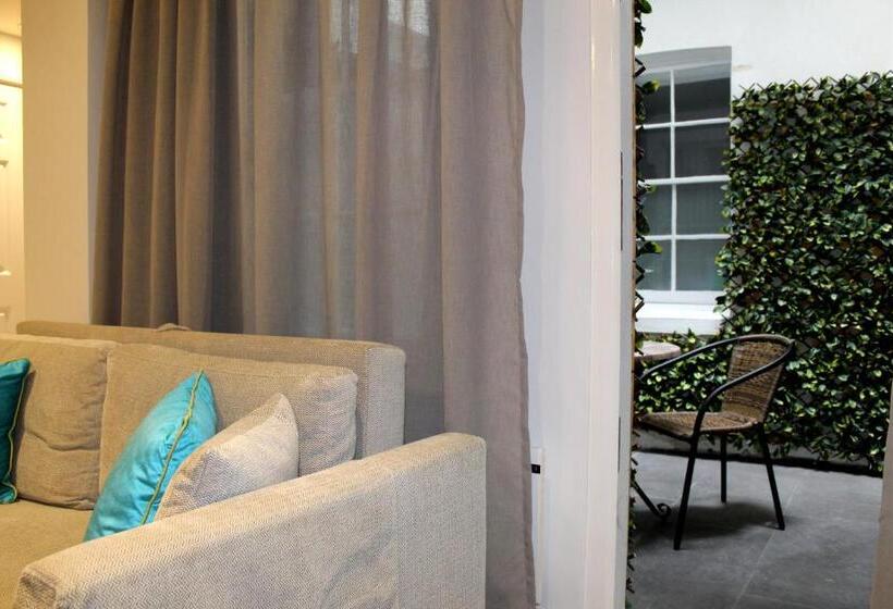 Suite with Hot Tub, 1 Craven Hill Gardens