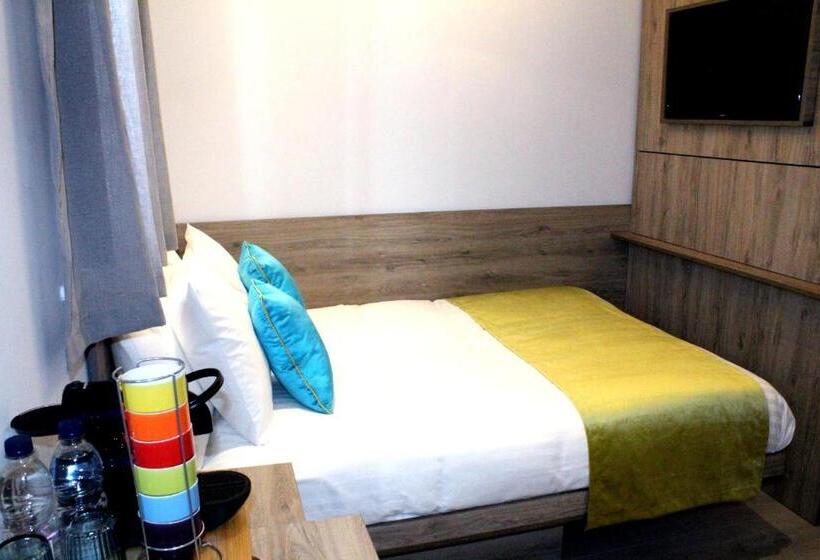 Standard Room, 1 Craven Hill Gardens