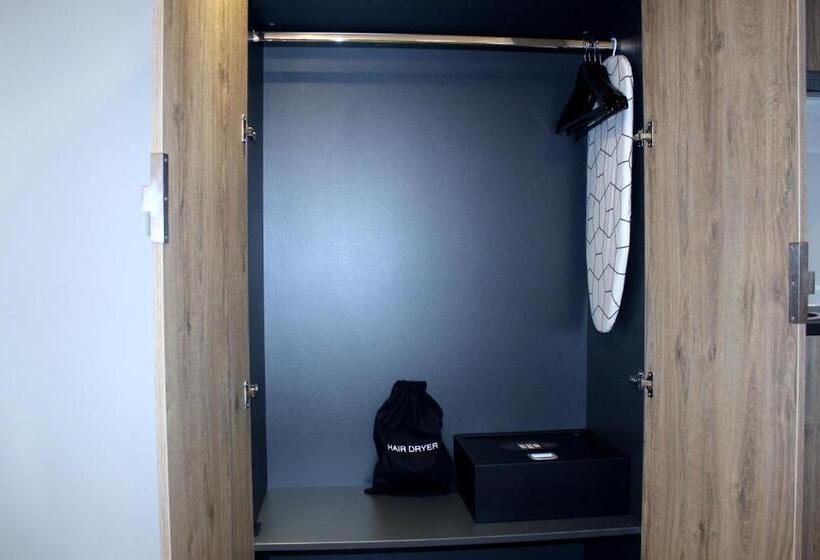 Family Suite, 1 Craven Hill Gardens