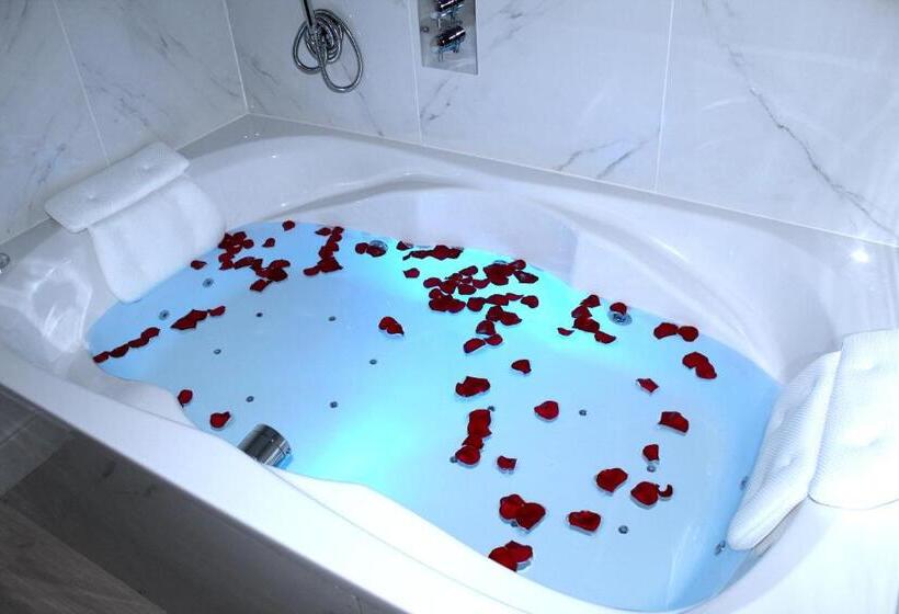 Suite with Hot Tub, 1 Craven Hill Gardens