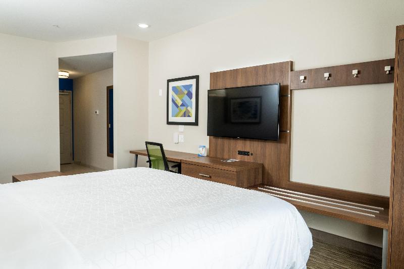 带大床的标准间, Holiday Inn Express & Suites Lubbock Central   Univ Area, An Ihg