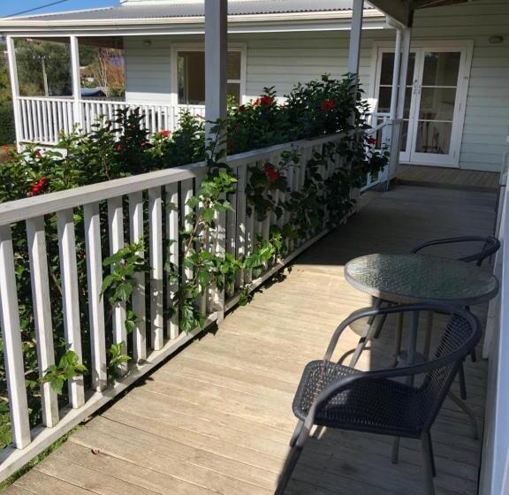 패밀리 방갈로, Waiheke Island Motel