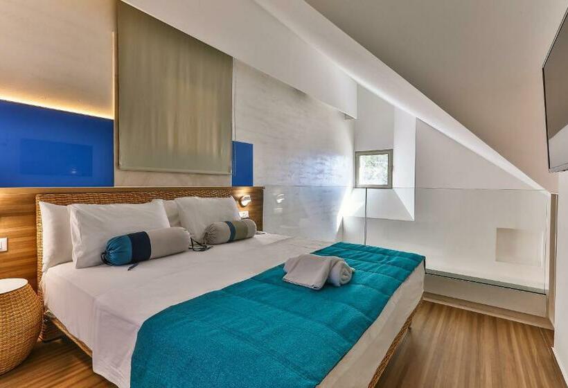 سوییت دوبلکس, Carine Hotel Park