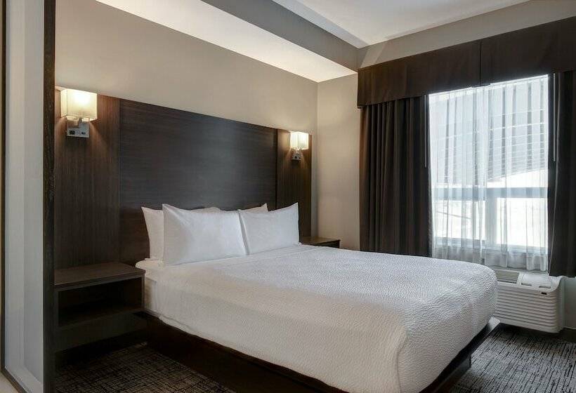 Полулюкс, Days Inn & Suites By Wyndham Warman