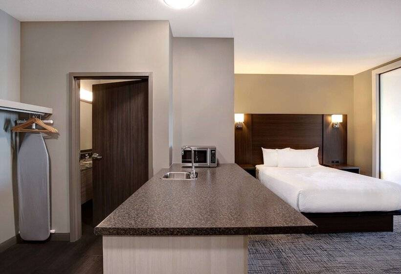 Family Suite, Days Inn & Suites By Wyndham Warman