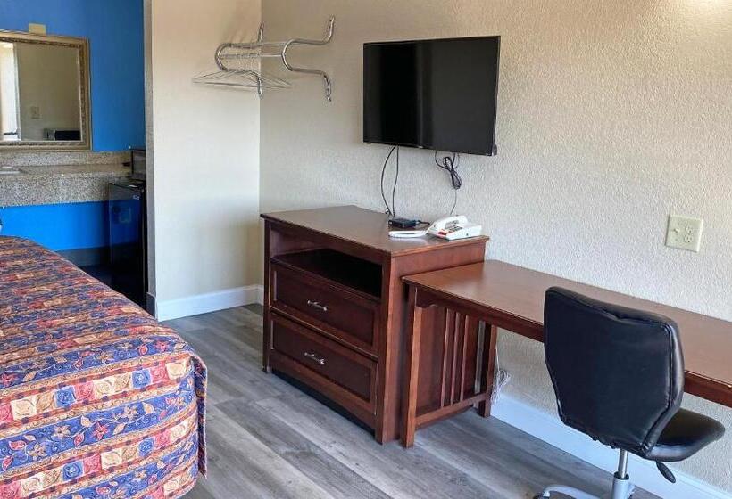 스탠다드 룸 킹사이즈 침대, Express Inn Newport News