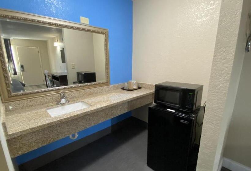 스탠다드 룸 킹사이즈 침대, Express Inn Newport News