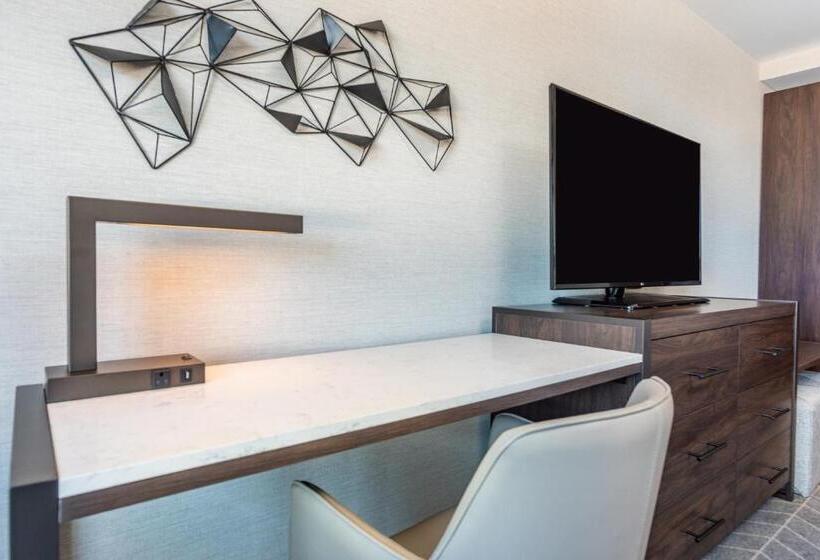 스탠다드 룸 킹사이즈 침대, Holiday Inn Boston Logan Airport   Chelsea, An Ihg