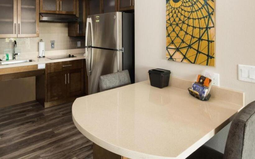 Номер Стандарт Адаптированный для Инвалидов, Staybridge Suites Houston East   Baytown, An Ihg