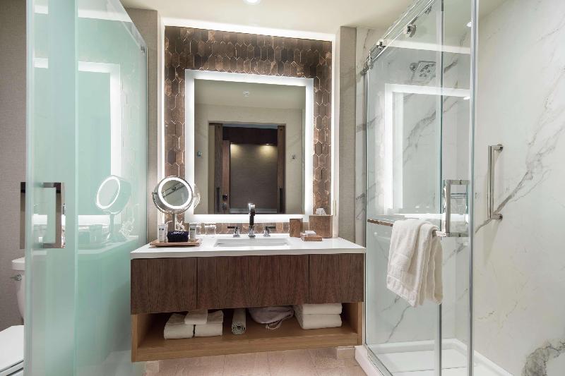 Quarto Estandar Cama King, The Porter Portland, Curio Collection By Hilton