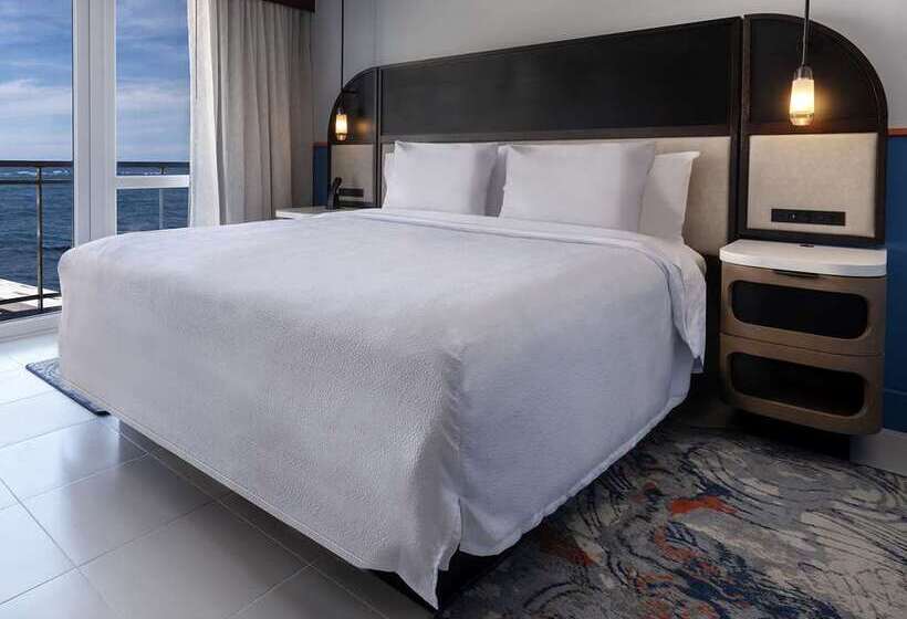 Quarto Estandar, The Porter Portland, Curio Collection By Hilton