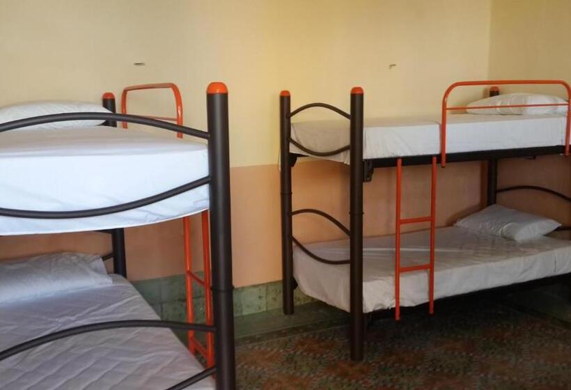 Vuode Makuusalissa, Hostal La Ermita