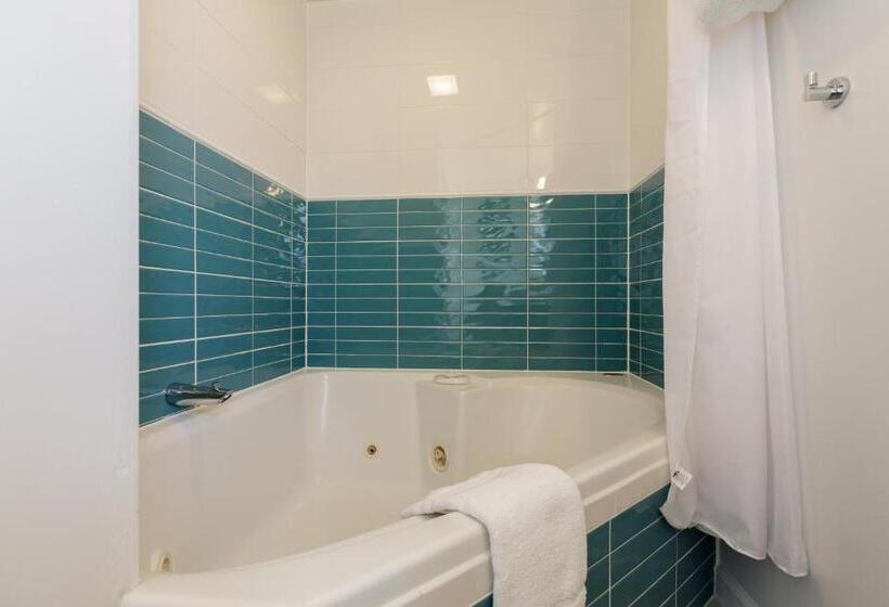 Люкс с гидромассажем, Ocean Resort Inn