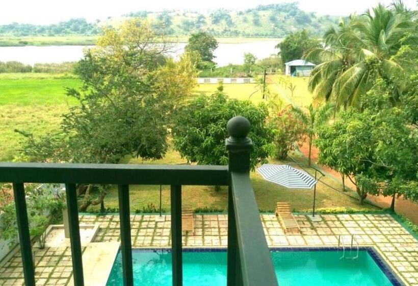 Трехместный Номер Deluxe, Nilambara Lake View