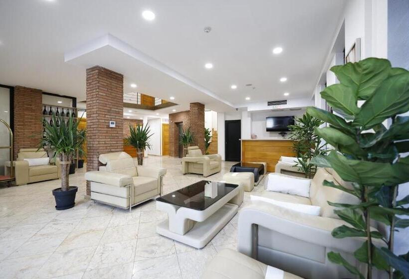 اتاق خانوادگی, Atrium Boutique