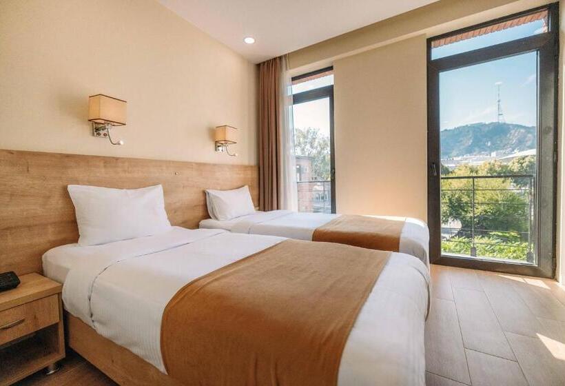 اتاق استاندارد با چشم‌انداز شهر, Atrium Boutique