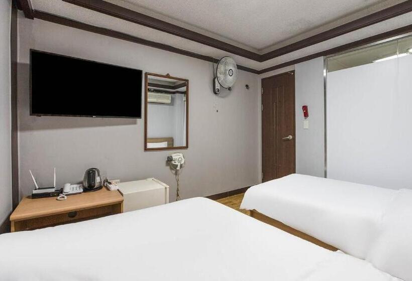 スタンダードトリプルルーム, Keumkang Motel