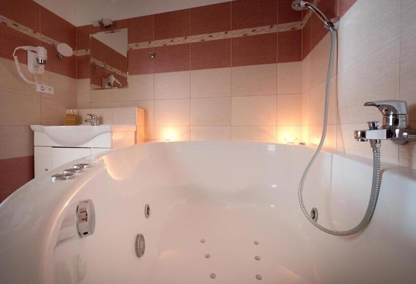Люкс Кровать Кинг, Wellness Penzion Medličky