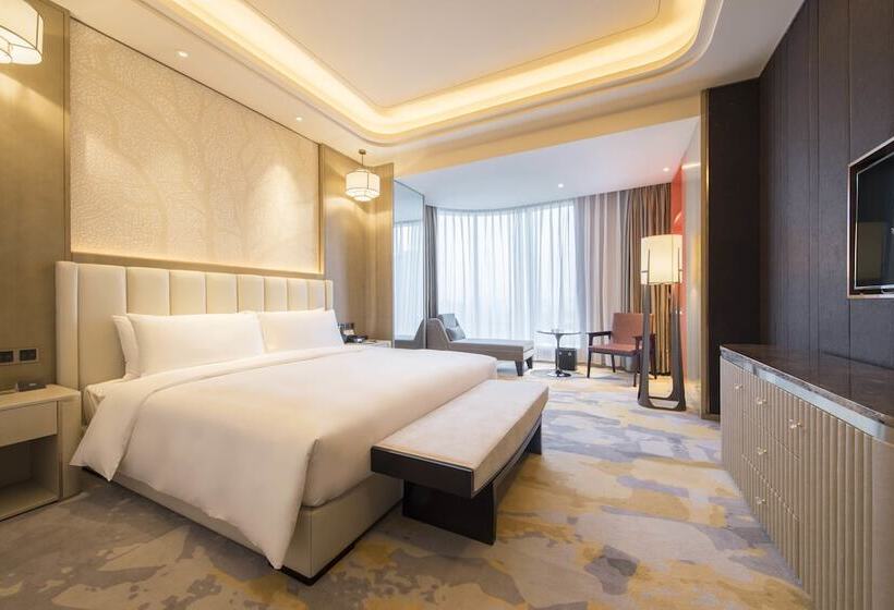 سوییت لوکس, The Qube Hotel Xiangyang