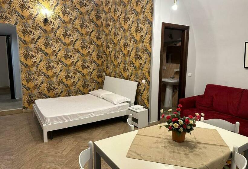 استودیو خانوادگی, Palazzo Cardinale Rooms