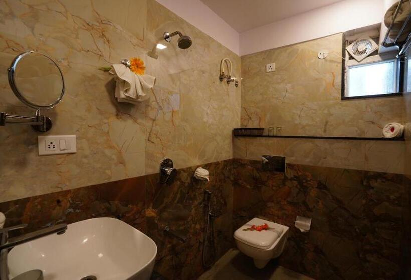 标准间, Silicon Inn