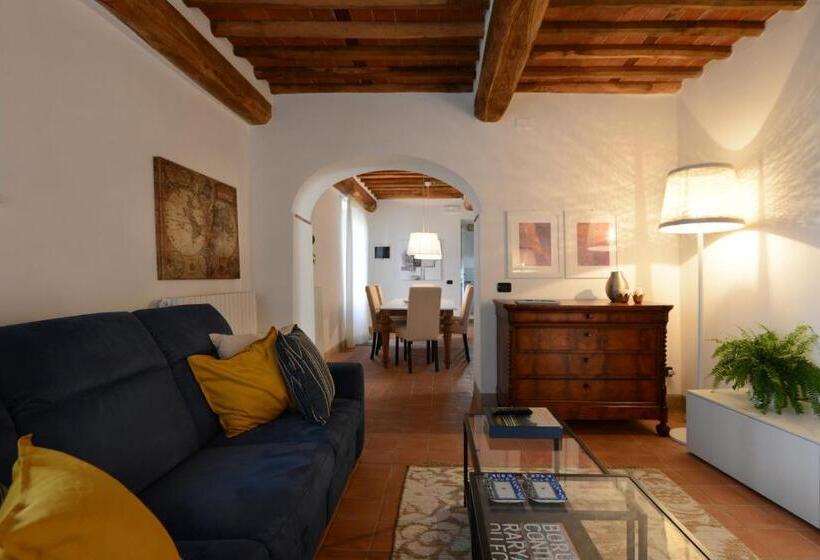 3 Bedroom Suite, Ai Santinelli