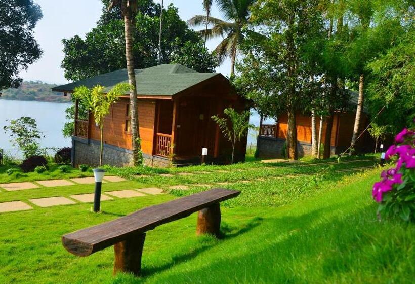 带大床的豪华间, Lakerose Wayanad Resort