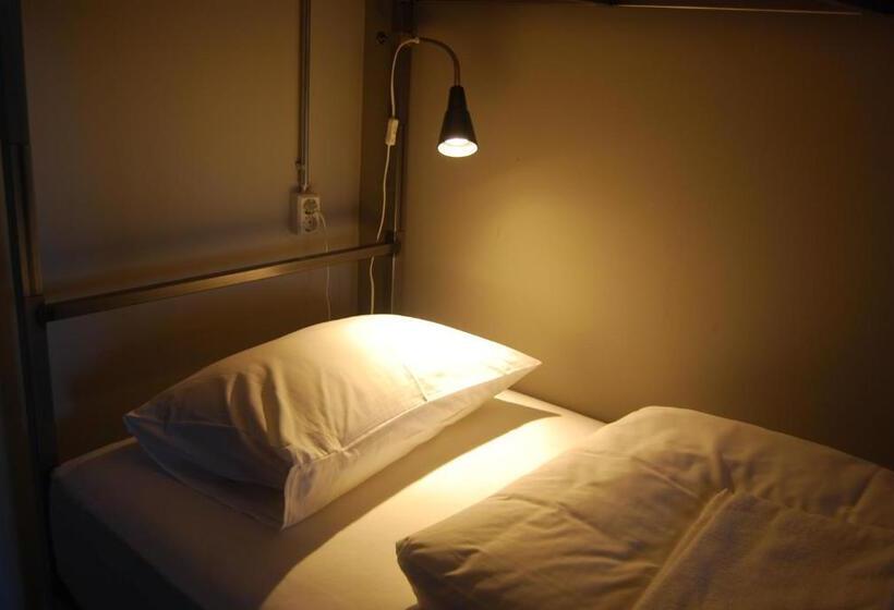Economy Quadruple Room, Tehusið Hostel