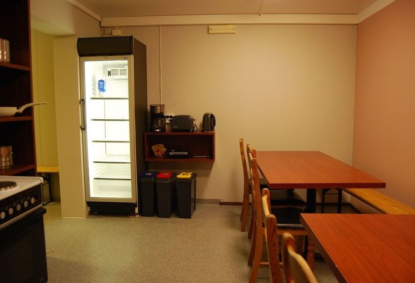 اتاق استاندارد با سرویس بهداشتی مشترک, Tehusið Hostel